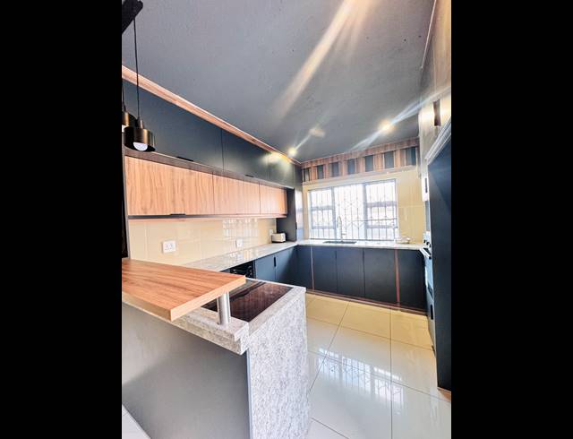 5 BEDROOM FREESTANDING FOR SALE IN MINERALIA